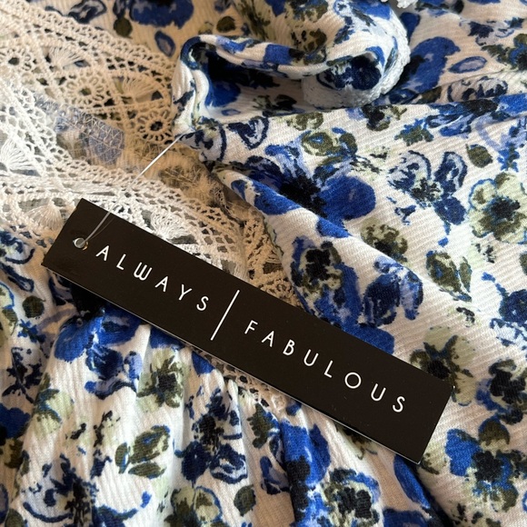 NWT Absolutely Famous Top Size Small - Picture 6 of 6